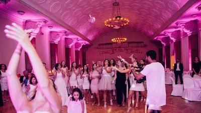 Brautstraußwerfen - Hochzeitsfotograf Stuttgart