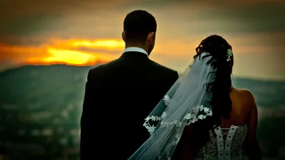 Brautpaar Spaziergang im Park - Hochzeitsfotos Stuttgart