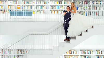 Brautpaar vor historischer Kulisse - Hochzeitsfotografie