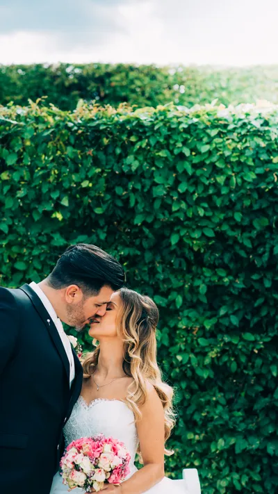 Braut mit Blumenstrauß - Hochzeitsfotograf Esslingen